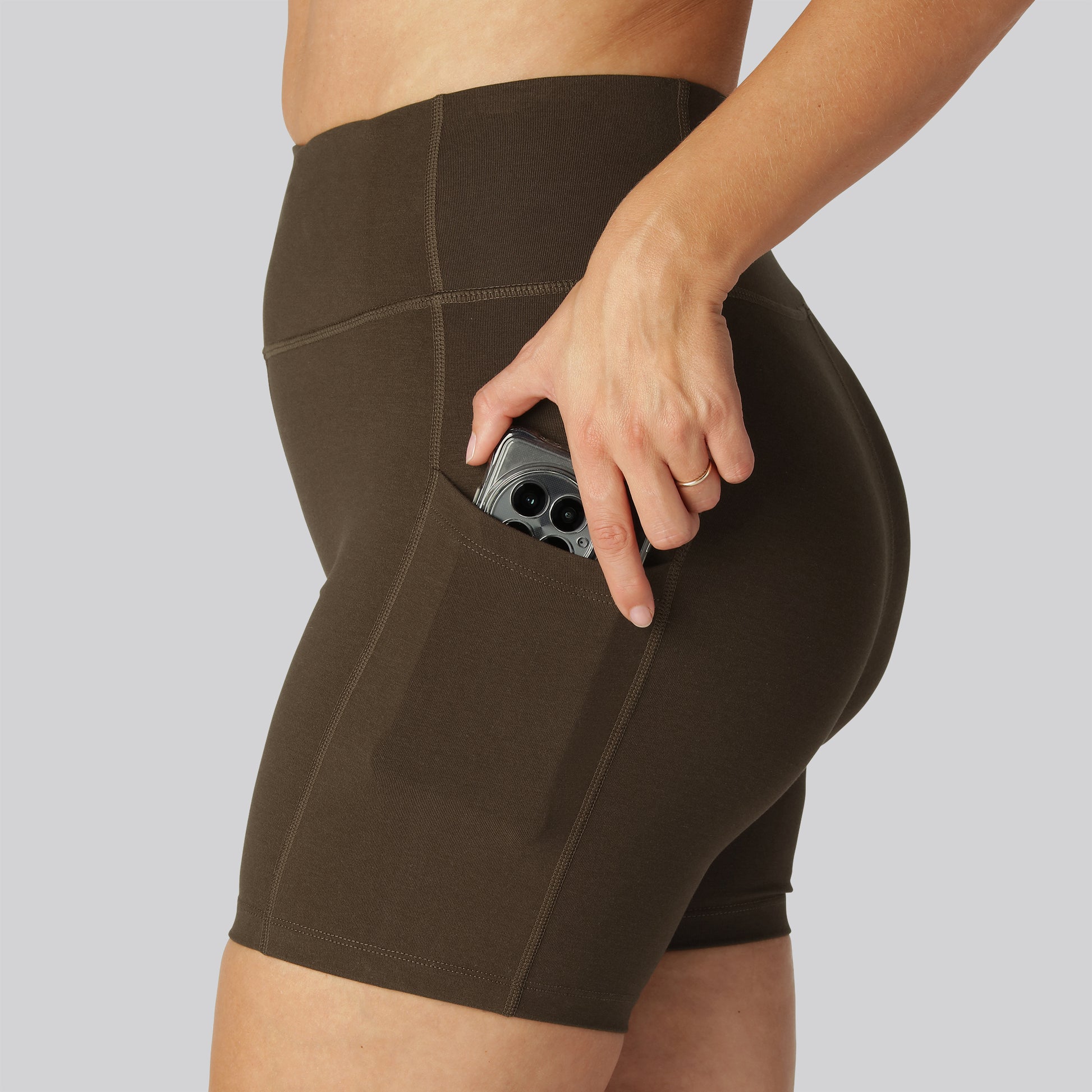 Bambus fitness shorts kort i brun til damer
