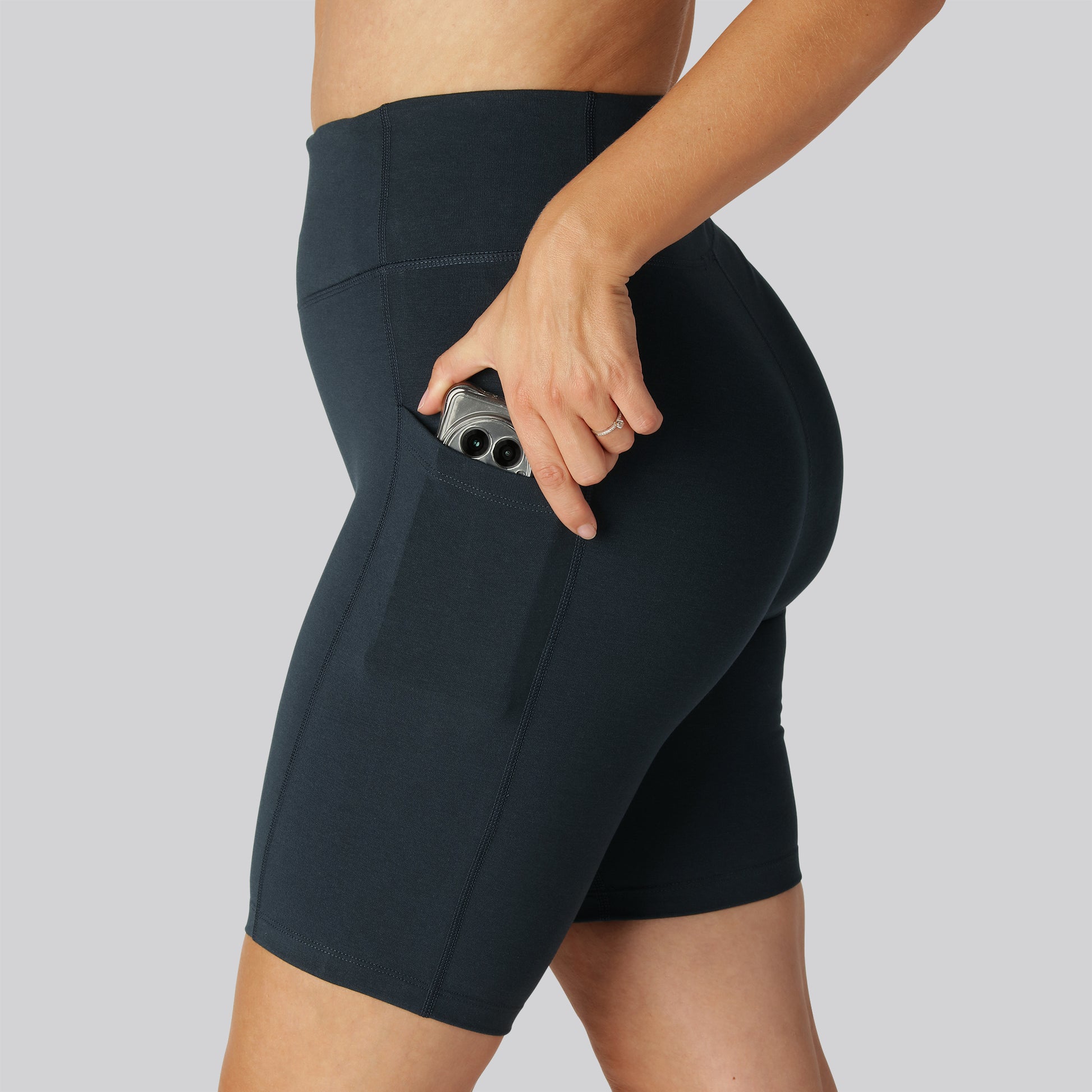 Bambus fitness shorts i navy til damer
