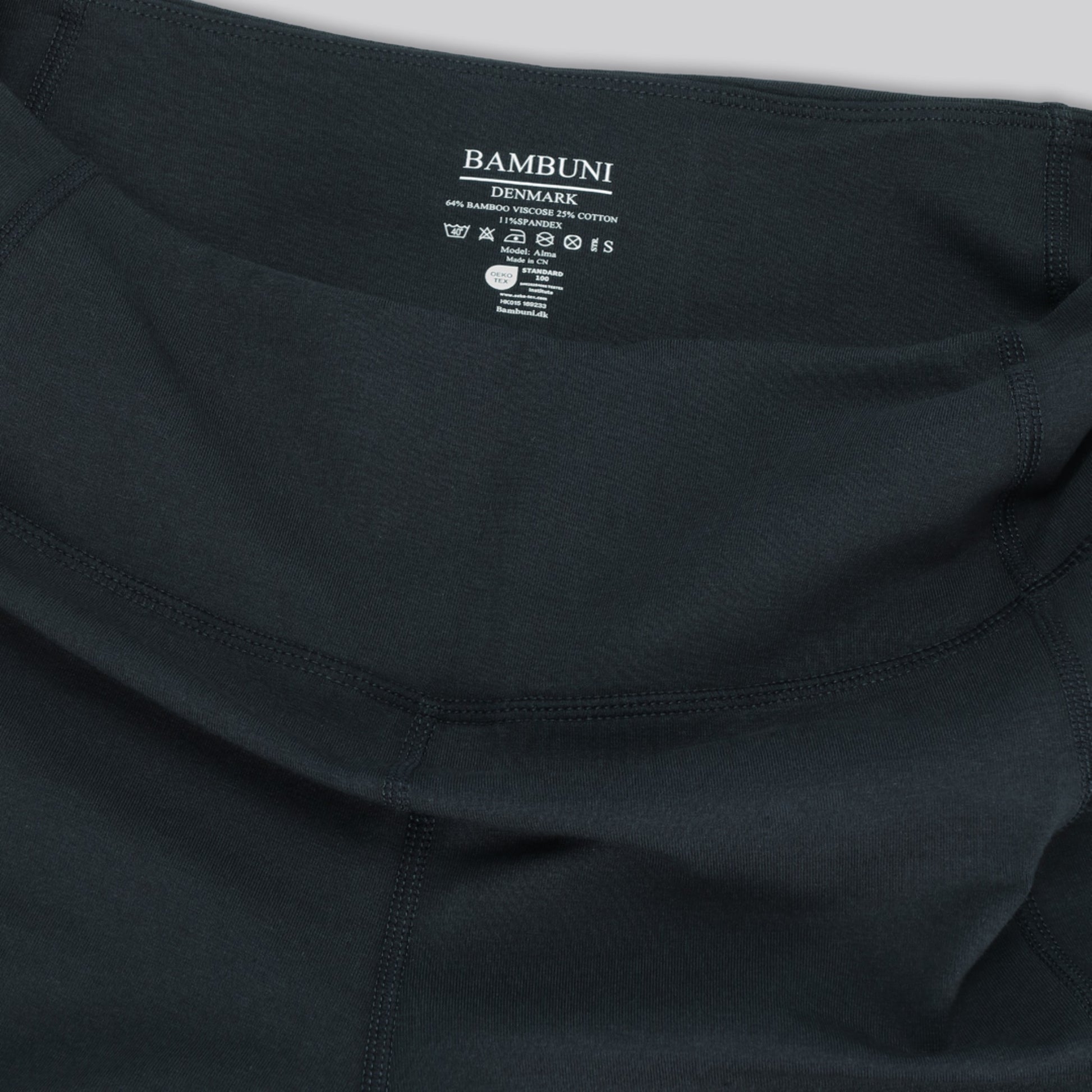 Bambus fitness shorts i navy til damer