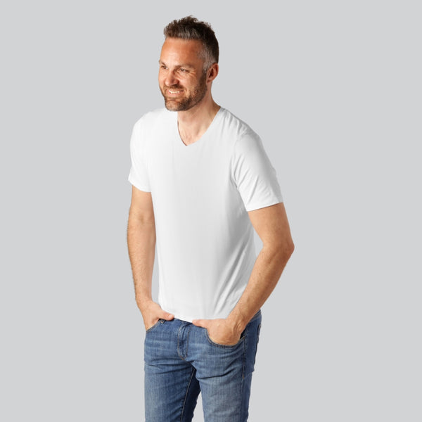 bambus t-shirt v-hals Bambus t-shirt v-hals i hvid til mænd – Bambuni Denmark
