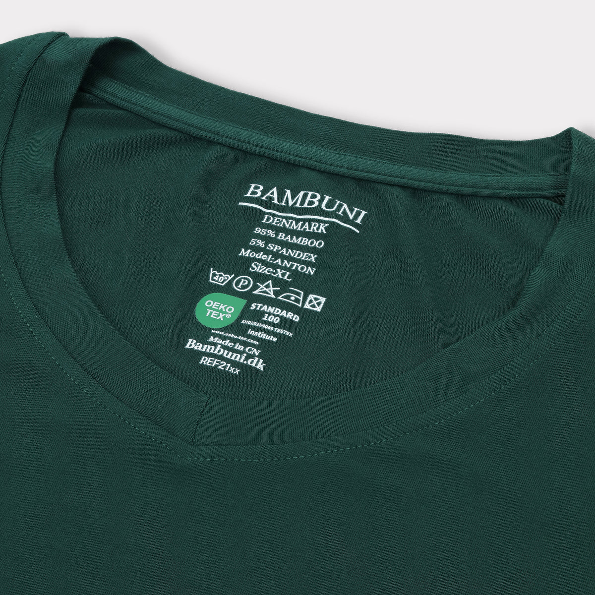 Bambuni bambus t-shirt v-hals grøn mænd carelabel
