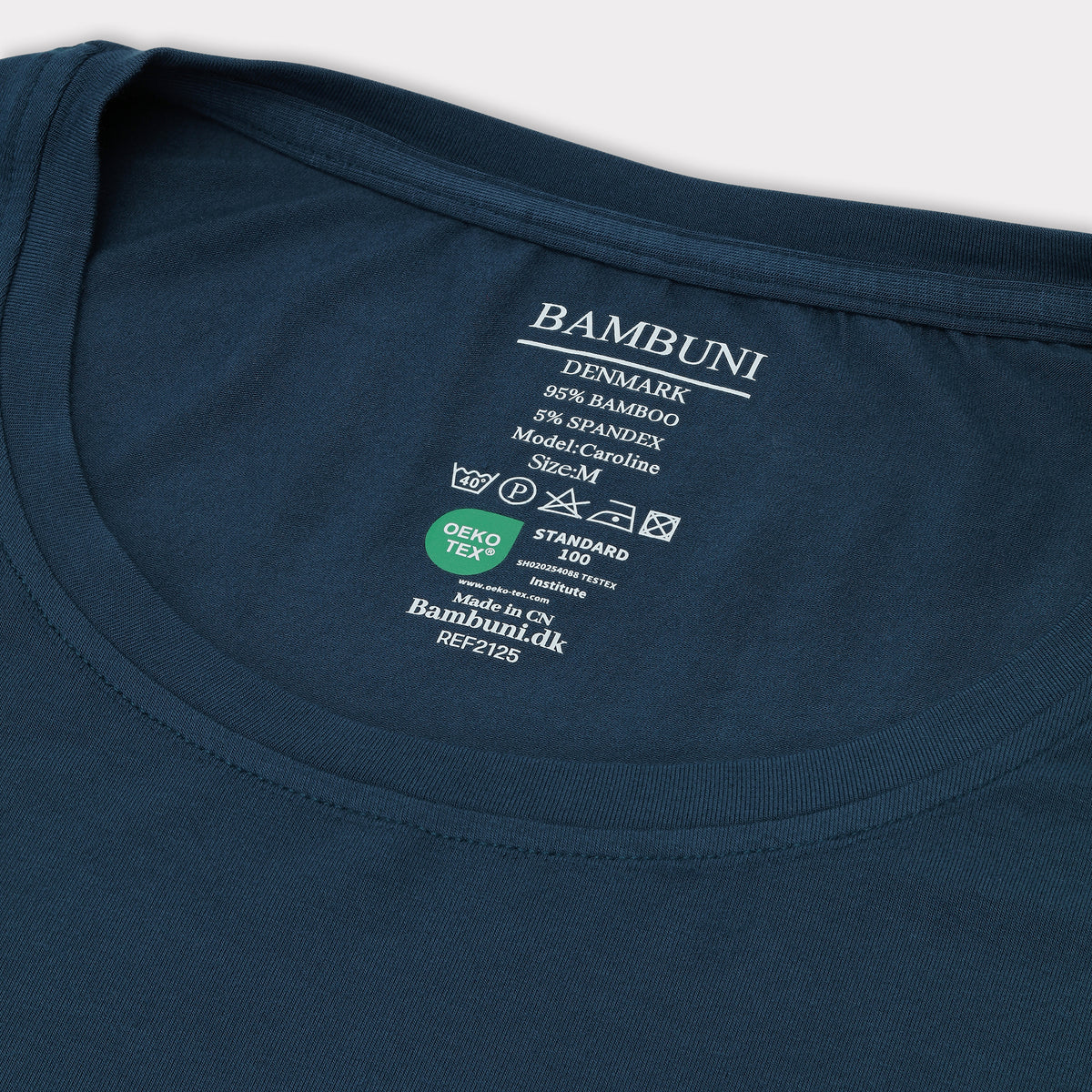 Bambus t-shirt o-hals i petroleumsblå carelabel