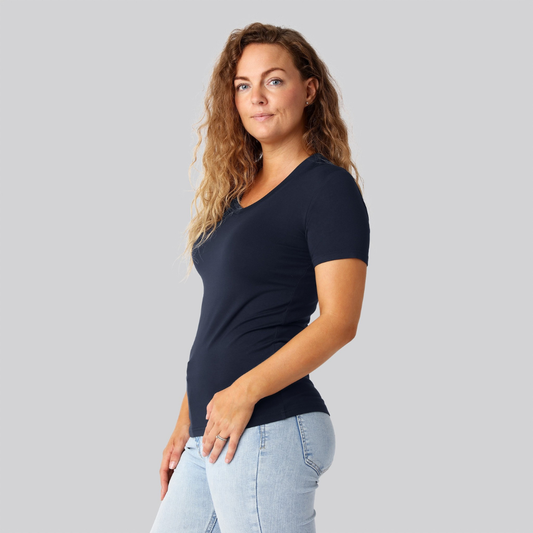 Bambus t-shirt v-hals i navy damer