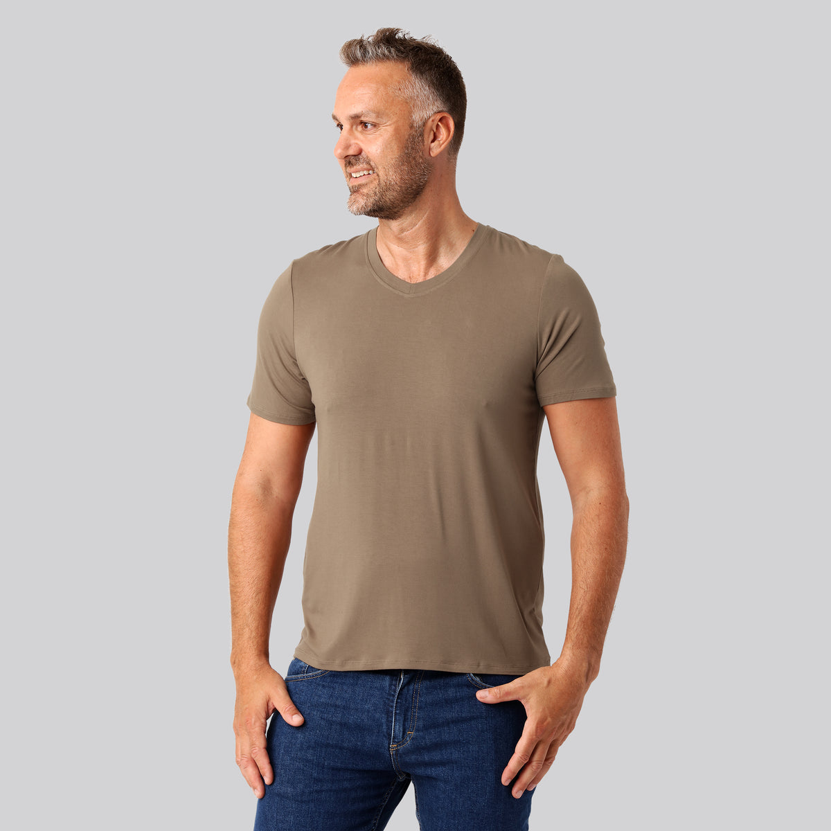 Bambus t-shirt v-hals sand mænd