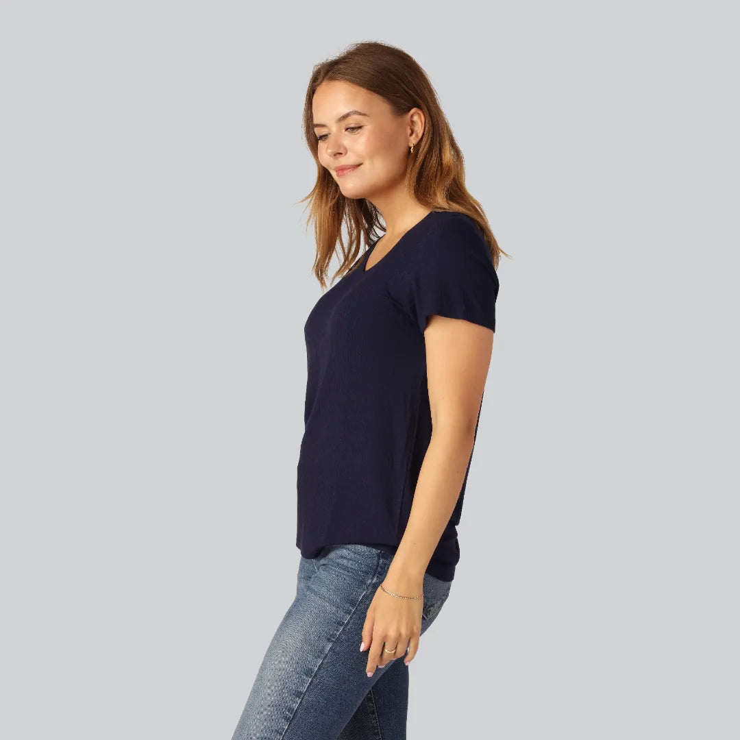 Bambus t-shirt v-hals ribbet i navy til damer