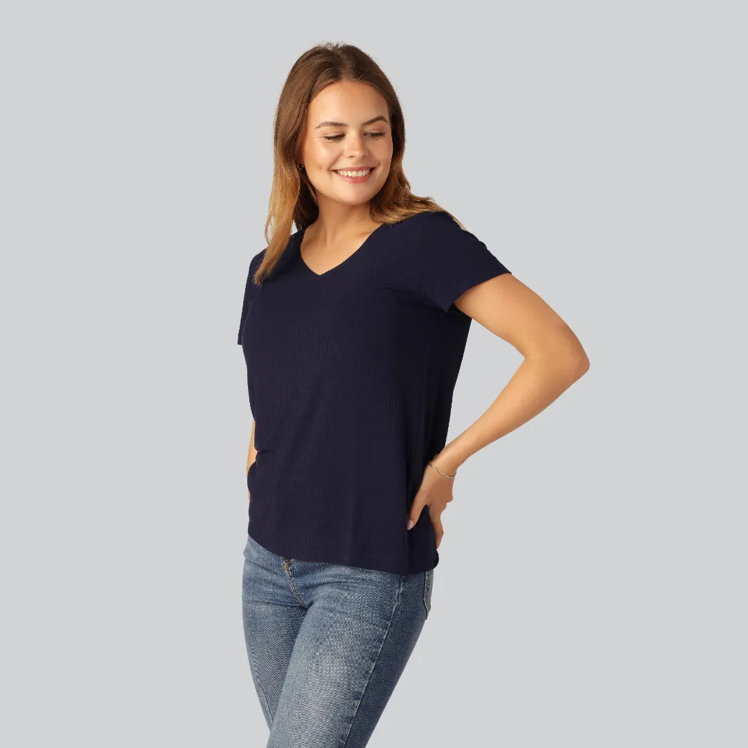 Bambus t-shirt v-hals ribbet i navy til damer