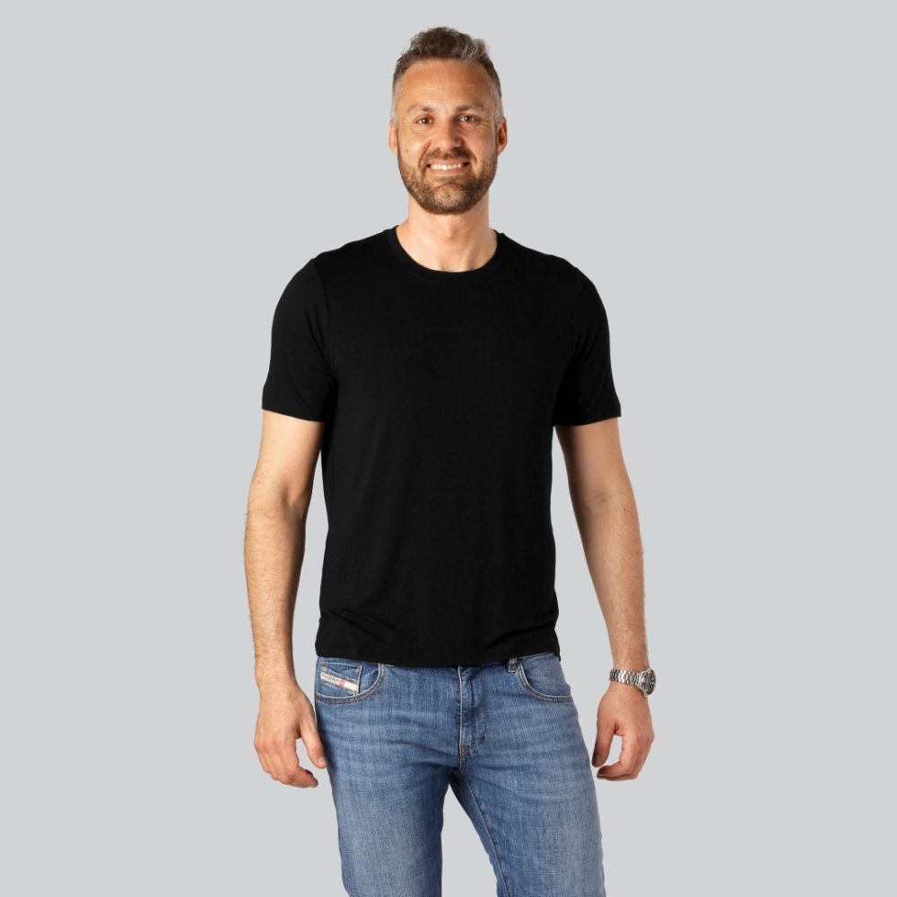 riffel lighed Vil ikke Bambus T-shirt O-hals i sort til mænd | Bambuni Denmark